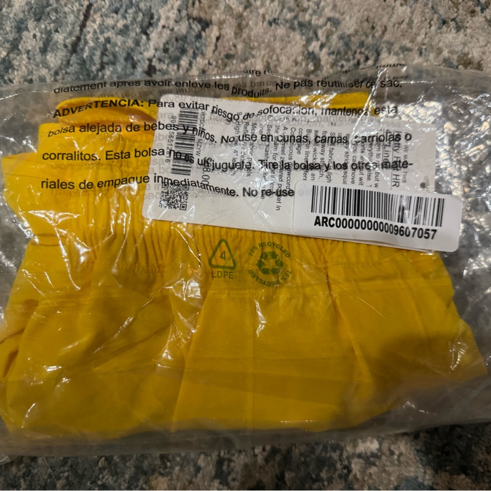 Lululemon Hotty Hot High-Rise Lined Short 4" Maize Yellow Size 4 NWT - Picture 2 of 2